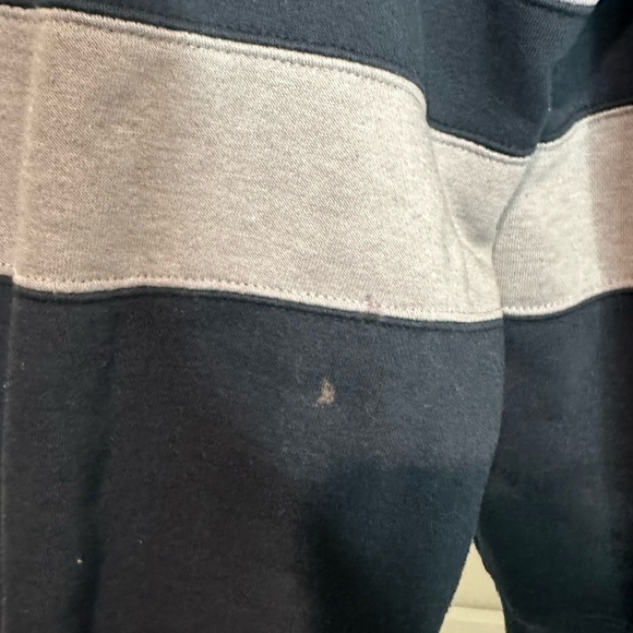 Vintage GUESS Classic Embroidered Crewneck Sweatshirt Medium Gray Y2k Academia - Picture 7 of 9